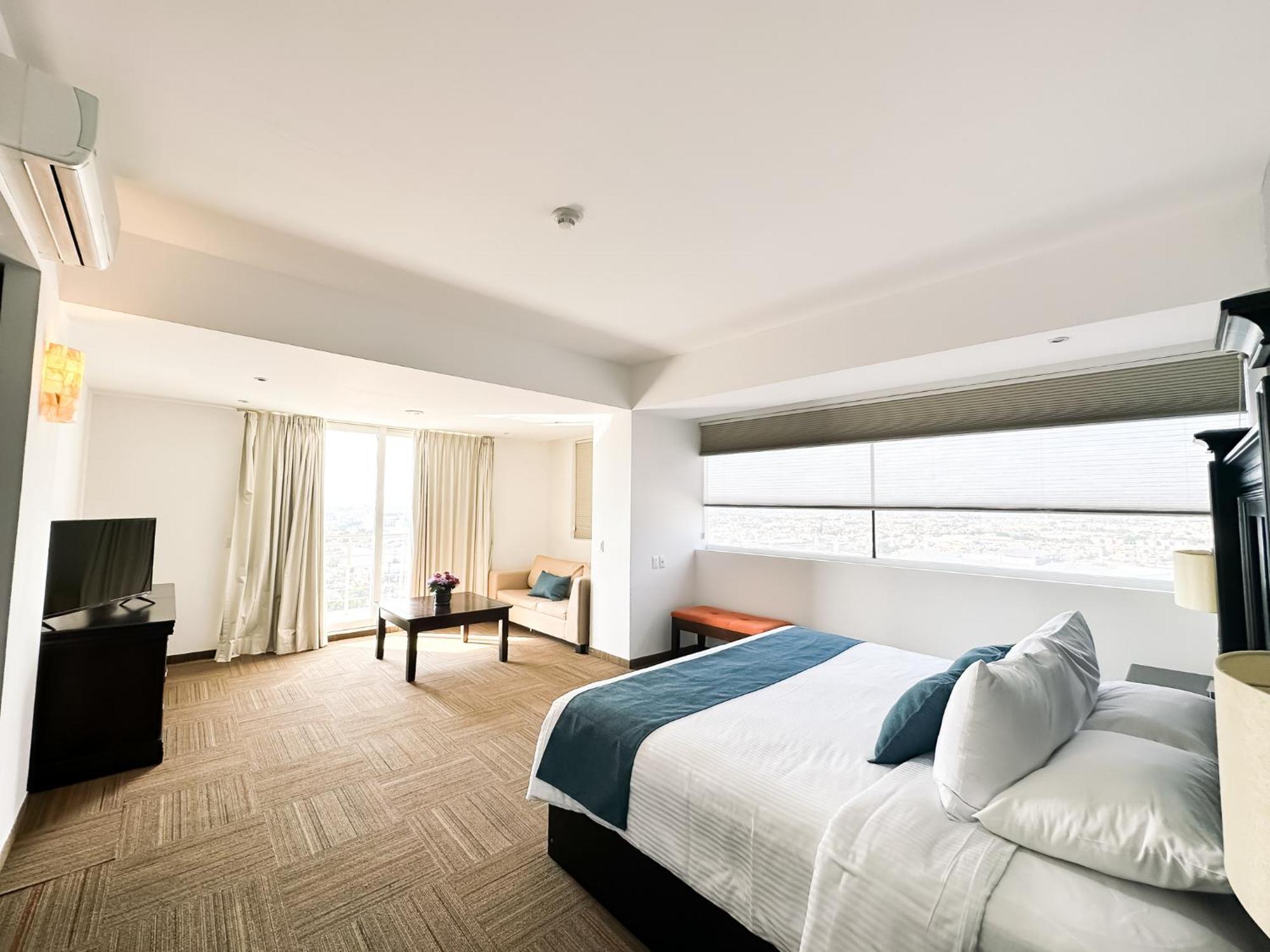 Hotel Stadium Леон Экстерьер фото A room at the hotel