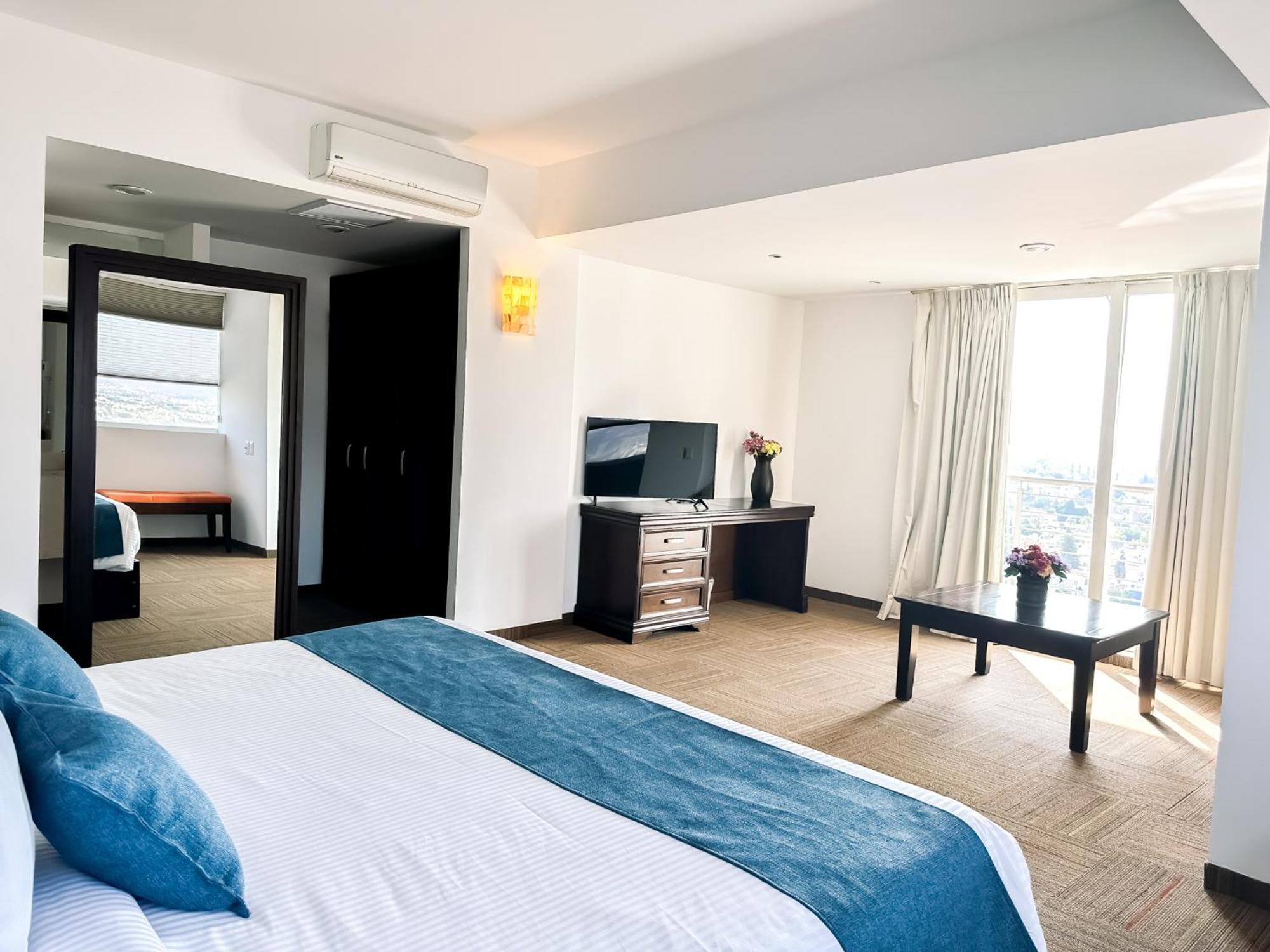 Hotel Stadium Леон Экстерьер фото Suite